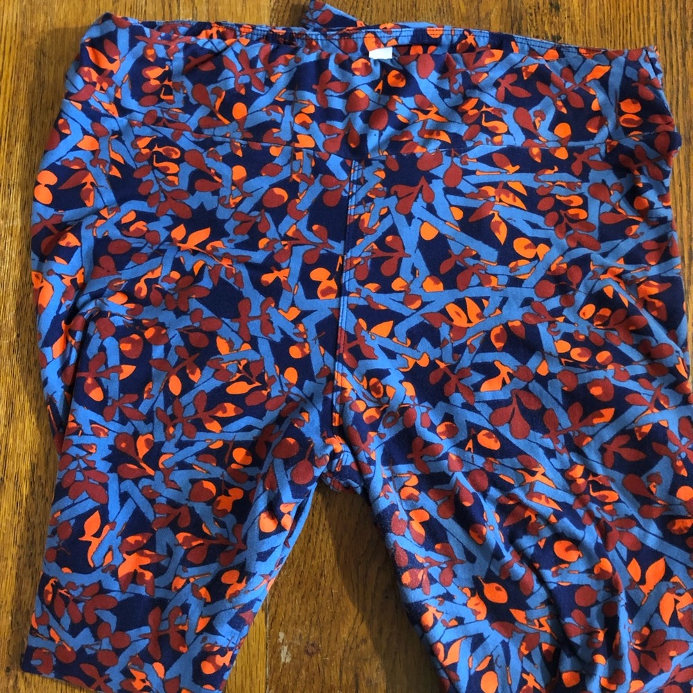 2 pair of Lularoe leggings! Both Tall and Curvy